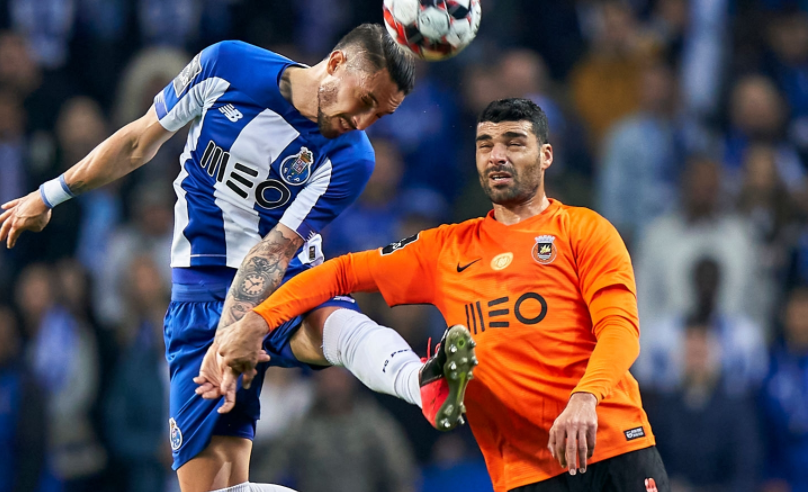 斯图加特训练开放日，今晨造点机会引欢呼，葡超在即，年轻球员得到机会的简单介绍